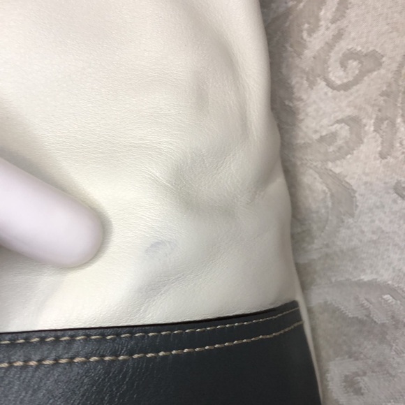 Coach Leather Tote East/West Gallery Tote. - Picture 8 of 17